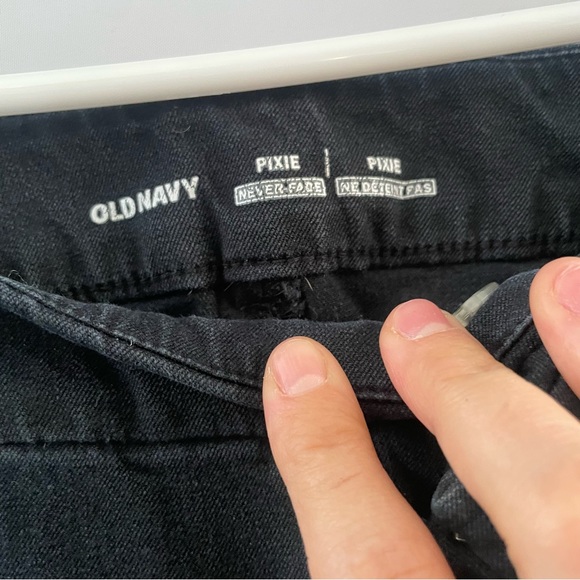 Old Navy Never Fade Pixie Pant - Picture 8 of 8